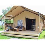 Luxury tent with kitchen and shower, in a holiday park by the sea and beach