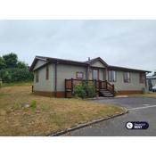 Milford on Sea - 4 Bedroom Lodge in Shorefield Country Park