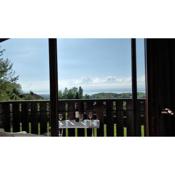 Modern 2 bedroom apartment with lake view, close to cablecar, ski slopes, restaurants and Lake Geneva