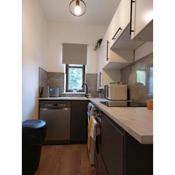 Modern & Bright, G/F, 1BR APT. Real Hidden Gem