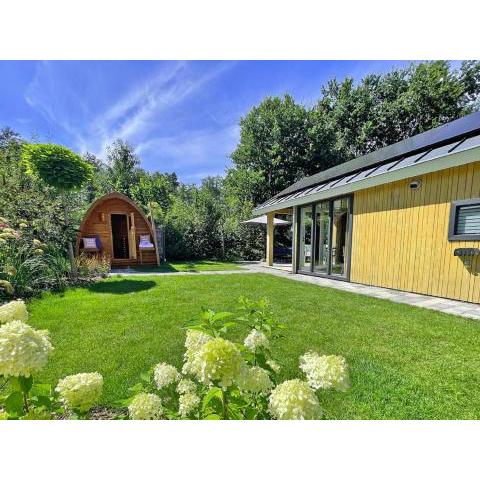 Modern chalet with sauna, in a holiday park on the Utrechtse Heuvelrug