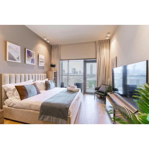 Modern Studio in Park View Tower JVC