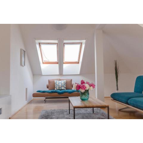 Moderne Dachgeschosswohnung zentral by Seebnb