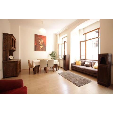 Neat Oriental flat at the hip area of Kadikoy