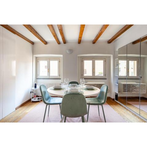 New apt. historical center Milano - Monforte 18