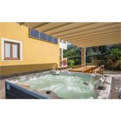 Nice apartment in Salatici with Jacuzzi, WiFi and Outdoor swimming pool