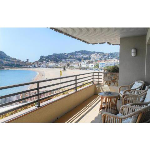 Nice apartment in Tossa de Mar with 4 Bedrooms and WiFi