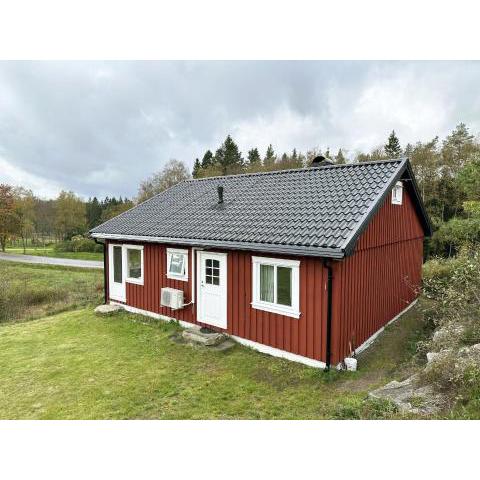 Nice cottage by lakes and forest, near Boras