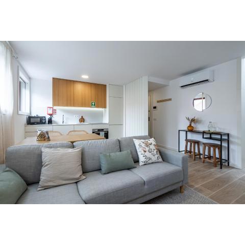 Nomads Lux - 1BDR Charming Top Floor Porto