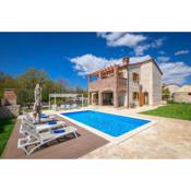 Paradis Villa Stone Queen with Heated Pool