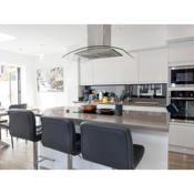 Pass the Keys Modern and Stylish 4 Bed Family Home Sleeps 8