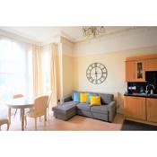 Peaceful & Pretty 2 bedroom flat near Clifton