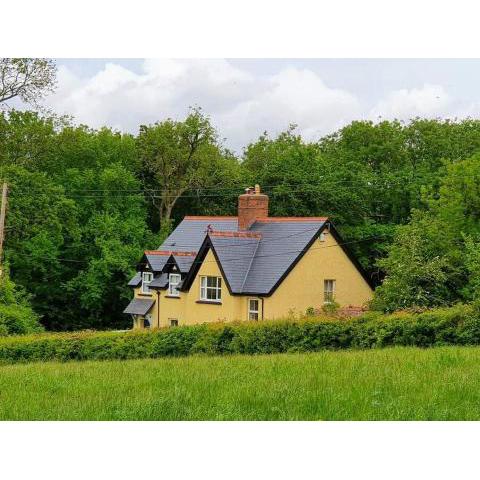 Peacock cottage- Two bedroom country cottage.