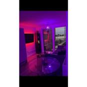 Perfect spacious 1 bedroom flat with night lights