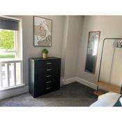 Poplar House-2Bedroom Townhouse by ShortStays4U