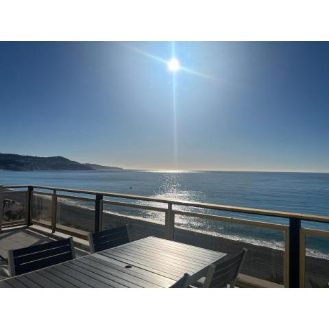 Promenade des Anglais, 7e étage, Vue dégagée sur la Mer