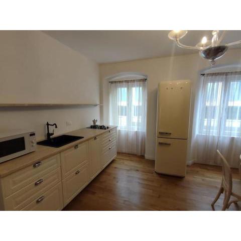 Renova appartamento partamento 2 bed rooms , intero appartamento due camere Trieste zona storica