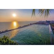 Rooftop swimming pool Riviera Jomtian super condo