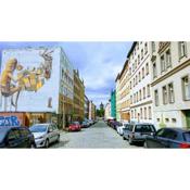 Room in City Center Halle with shared bathroom & kitchen - Free WiFi, Netflix, iPad & Ground floor