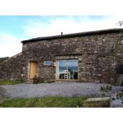 Rural getaway with a view - Old Spout Barn