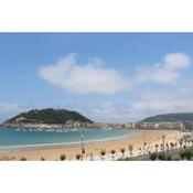 SEAFRONT LUXURY STUDIO - by www,SanSebastianApartments,es