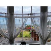 SeaView ground floor flat fast WiFi & FREE PARKING