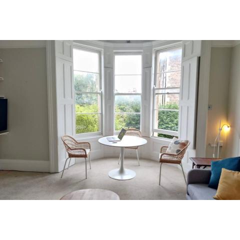 Serene 2 Bedroom Apartment in Clifton