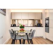 Silver Apartment Kew Bridge London