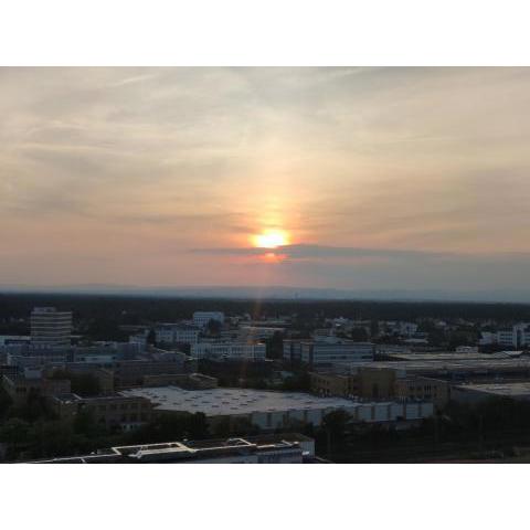 Skyline-Aussicht und fantastische Sonnenuntergänge