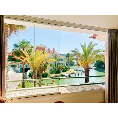 Sotogrande Alboaire- Waterfront luxury 4 bedroom Apt in the Marina of Sotogrande