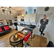 Southsea Royale James Bond 3 bed Cool Penthouse, seafront parking