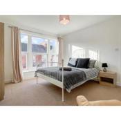 Spacious 2-bed Apartment in Crewe by 53 Degrees Property, ideal for Business & Professionals, FREE Parking - Sleeps 3