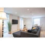 Spacious 2BR Victorian Cheltenham flat in Cotswolds Sleeps 6 - FREE Parking