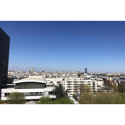 Spacious and modern nest with a view on Paris