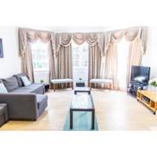 Spacious Canary Wharf Apartment with Large Garden & Parking