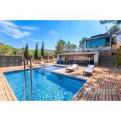 Spacious Villa Santa Fe - private pool, big garden and A/C close to Sitges