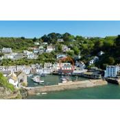 SPINDRIFT is A Beautiful Newly Refurbished THREE BEDROOM Private Family House located on the OLD HARBOUR and the COASTAL PATH in the Heart of Beautiful POLPERRO