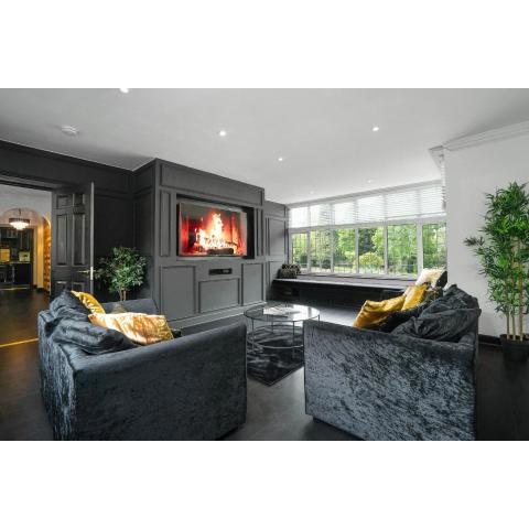 ST JOHNS HOUSE - Spectacular 6 Bedroom House - Shenstone - Hot Tub