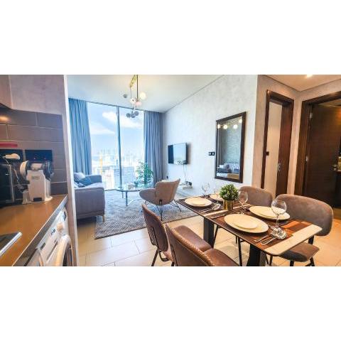 STAY Extravagant 2BR Holiday Home near Burj Khalifa