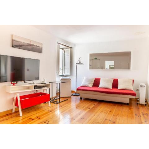 Studio in the heart of Alfama! Super Central!