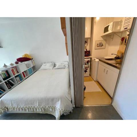 Studio in the heart of Paris next PéreLachaise/Bastille