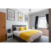 Stunning 2BR, 2BA, Apartment - Super King Size Beds - Free Parking - 6 mins to LGW Airport