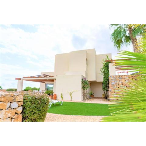 Stunning 3 Bedroom luxury villa on Las Colinas Golf Resort