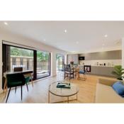 Stunning Ealing Common Apartment