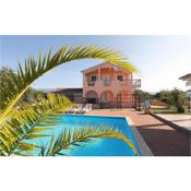 Stunning home in Paljuv with Outdoor swimming pool, WiFi and 4 Bedrooms