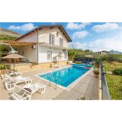 Stunning home in Tugare with 6 Bedrooms, Outdoor swimming pool and Heated swimming pool