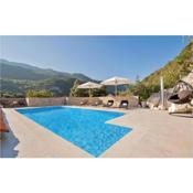 Stunning home in Vrgorac with Outdoor swimming pool, 3 Bedrooms and WiFi