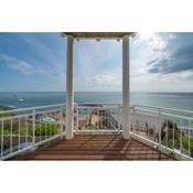 Stunning sea views Ventnor Apartment