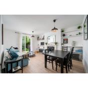 Stylish 2-bed flat with private garden in Notting Hill, West London