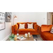 Stylish 2 bed town centre apartment with parking